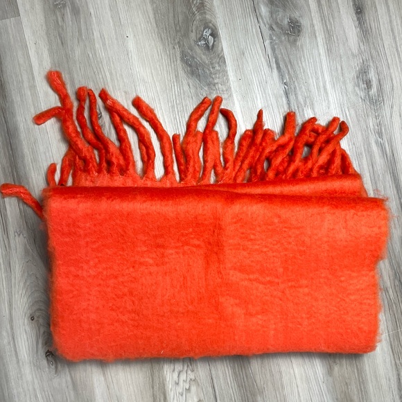 NWT Rebecca Minkoff Large Warm Woven Blanket Fringe Scarf Bright Orange - Picture 6 of 6